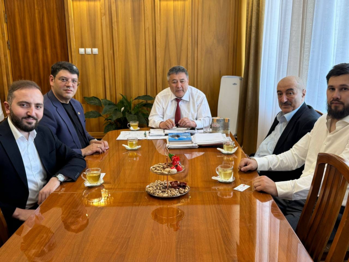 Zaur Qəriboğlu Qırğızıstan parlamentinin deputatı Uluqbek Ormanovla görüşüb.